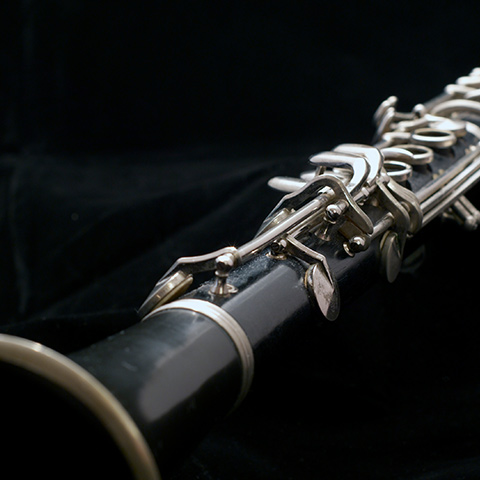 close-up photo of a clarinet
