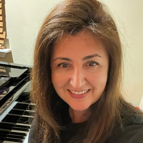 Consuelo Candelaria's headshot