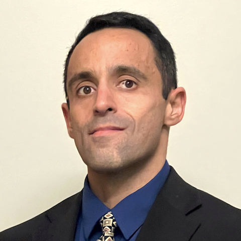 Headshot of Felipe Santos