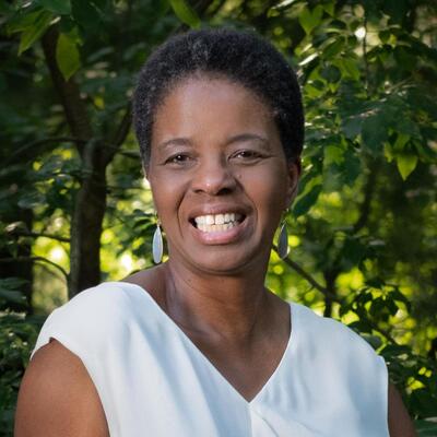 Brenda Ross headshot.